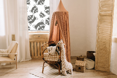 Estor decorativo con estampado de mapaches dibujados