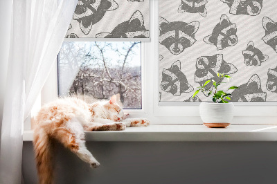 Estor decorativo con estampado de mapaches dibujados
