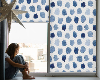 Estor opaco con manchas pintadas de azul