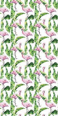 Estor enrollable de tela con estampado de flamencos junto a las hojas