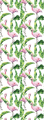 Estor enrollable de tela con estampado de flamencos junto a las hojas