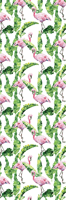 Estor enrollable de tela con estampado de flamencos junto a las hojas