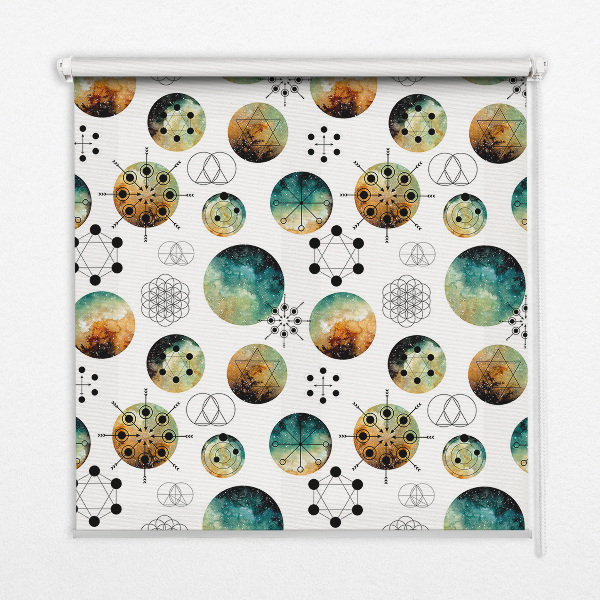 Estor decorativo con círculos de colores