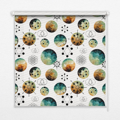 Estor decorativo con círculos de colores