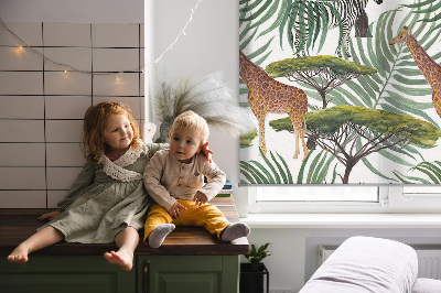 Estor decorativo con animales y árboles