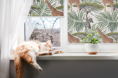 Estor decorativo con animales y árboles