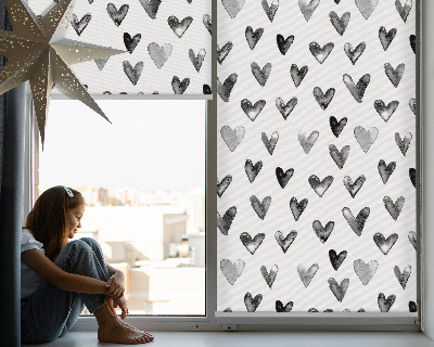 Estor decorativo con corazones negros