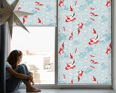 Estor decorativo con diseño de peces en el agua