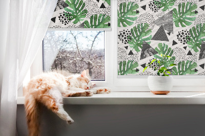 Estor decorativo con diseño de hojas, triángulos y puntos