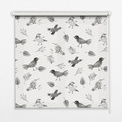 Estor decorativo con pájaros y hojas dibujados