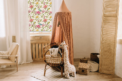 Estor decorativo con pájaros en las flores