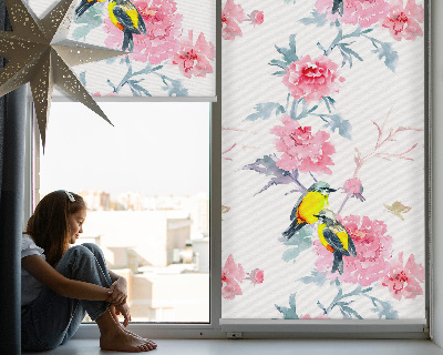 Estor decorativo con pájaros en las flores