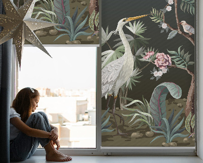 Estor opaco con diseño de pájaros junto al árbol