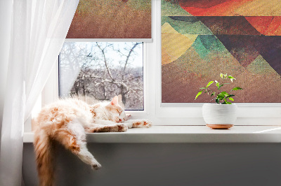 Estor decorativo con diseño de montañas abstractas