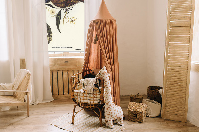 Estor decorativo con pájaros en un árbol