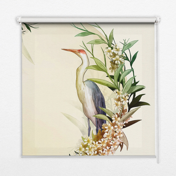 Estor decorativo con una grúa en un círculo de vegetación