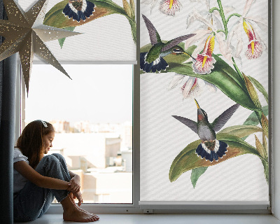 Estor opaco con diseño de pájaros en una flor