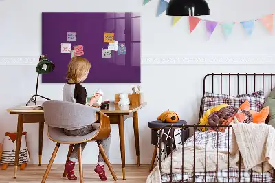 Pizarra magnética con rotulador de color violeta