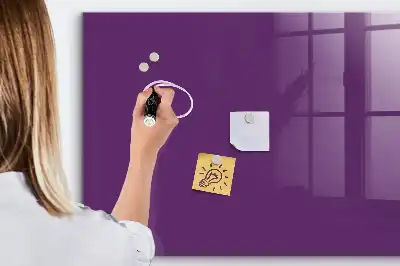 Pizarra magnética con rotulador de color violeta
