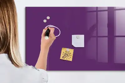 Pizarra magnética con rotulador de color violeta
