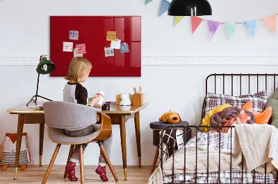 Pizarra magnética con rotulador de color rojo