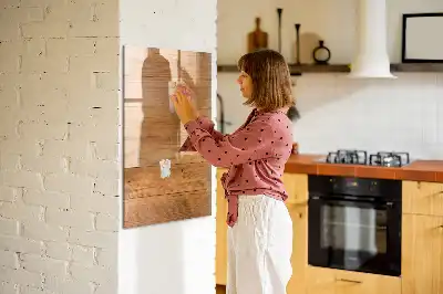 Pizarra magnética decorativa con rotulador y diseño en paneles de madera