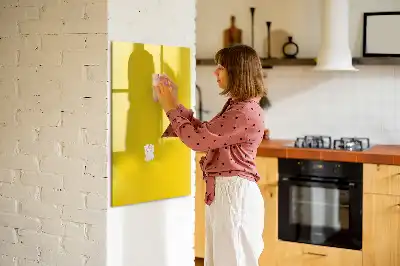 Pizarra magnética decorativa con rotulador color amarillo claro