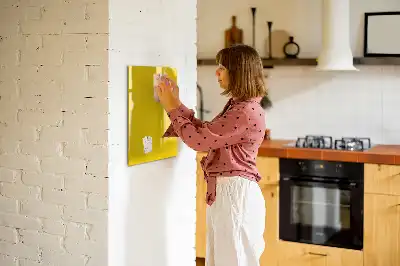 Pizarra magnética decorativa con rotulador color amarillo claro