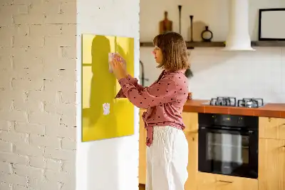 Pizarra magnética decorativa con rotulador color amarillo claro