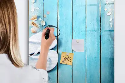Pizarra magnética decorativa con rotulador diseño de tablas azules en la playa