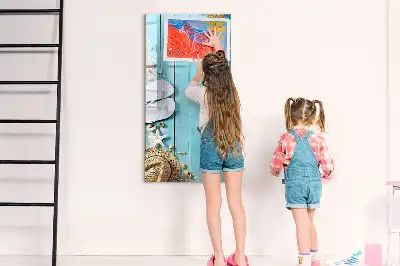 Pizarra magnética decorativa con rotulador diseño de tablas azules en la playa