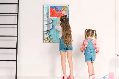 Pizarra magnética decorativa con rotulador diseño de tablas azules en la playa
