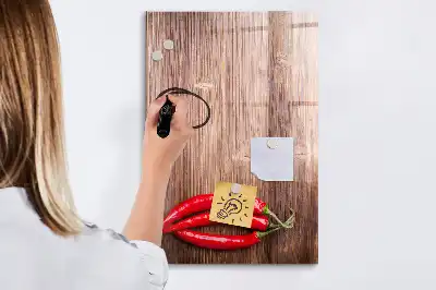 Pizarra magnética de cristal borrable con diseño de chiles sobre tabla de madera