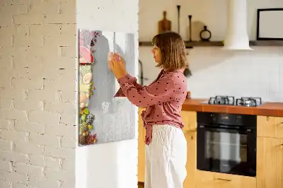 Pizarra magnética decorativa con diseño de verduras sobre madera y rotulador