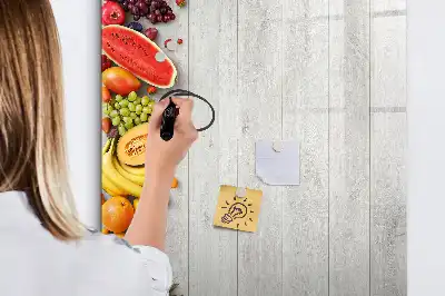 Pizarra magnética decorativa con diseño de verduras sobre madera y rotulador