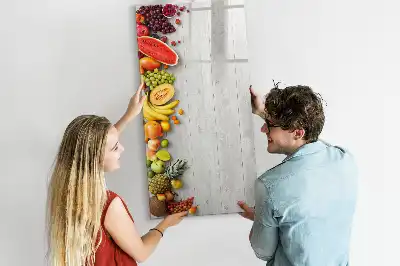 Pizarra magnética decorativa con diseño de verduras sobre madera y rotulador