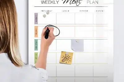 Pizarra magnética borrable de cristal con diseño de menú semanal