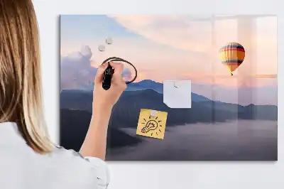 Pizarra magnética de pared con rotulador decorada con un hermoso paisaje