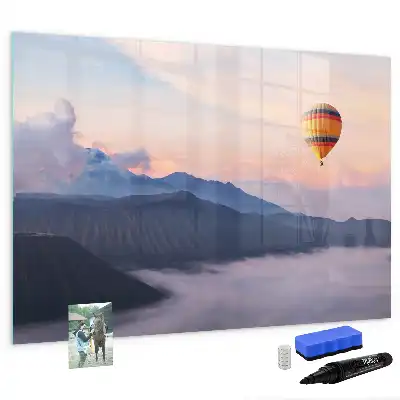 Pizarra magnética de pared con rotulador decorada con un hermoso paisaje