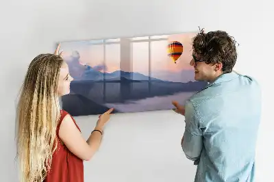 Pizarra magnética de pared con rotulador decorada con un hermoso paisaje