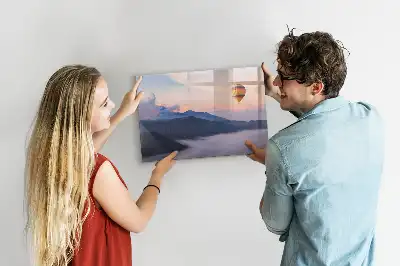 Pizarra magnética de pared con rotulador decorada con un hermoso paisaje
