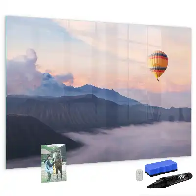 Pizarra magnética de pared con rotulador decorada con un hermoso paisaje
