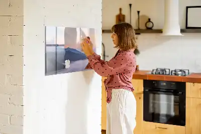 Pizarra magnética de pared con rotulador decorada con un hermoso paisaje