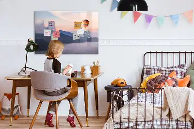 Pizarra magnética de pared con rotulador decorada con un hermoso paisaje