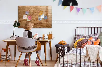 Pizarra magnética de pared con rotulador en madera clara