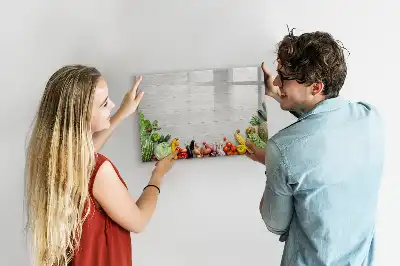 Pizarra de cristal borrable con imanes decorada con motivo de verduras en la mesa
