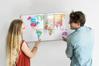 Pizarra magnética de pared con rotulador diseño de nombres de países coloridos