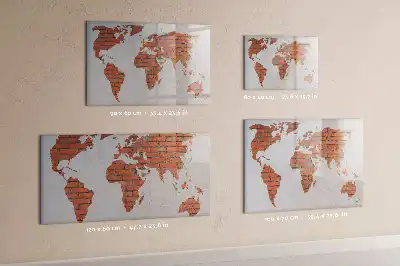 Pizarra magnética de pared con diseño de mapa del mundo sobre ladrillos y rotulador