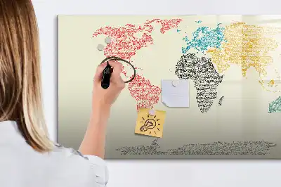 Mapa del mundo hecho de letras pizarra magnética de pared con rotulador