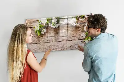 Pizarra de cristal magnética borrable con diseño de flores sobre madera
